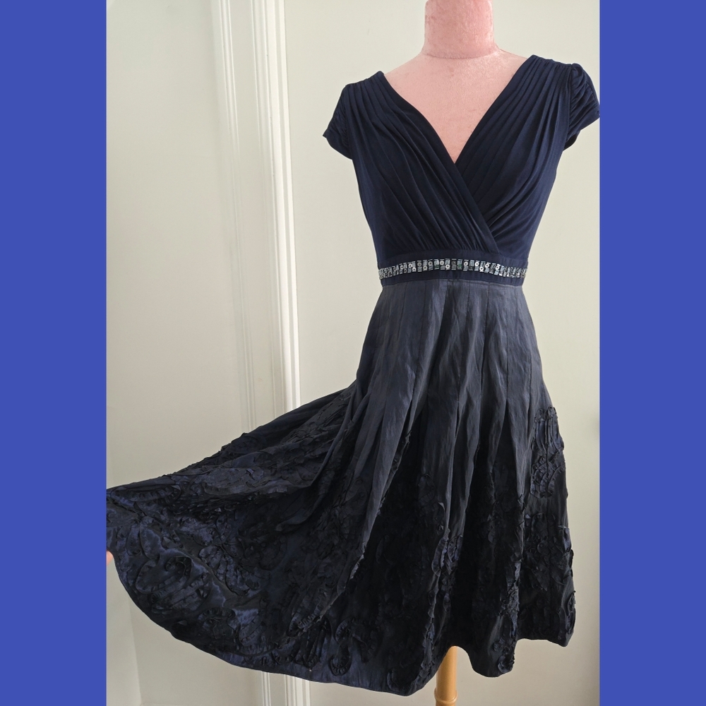 Adrianna Papell Cocktail Navy Beaded Applique Dress Size 6